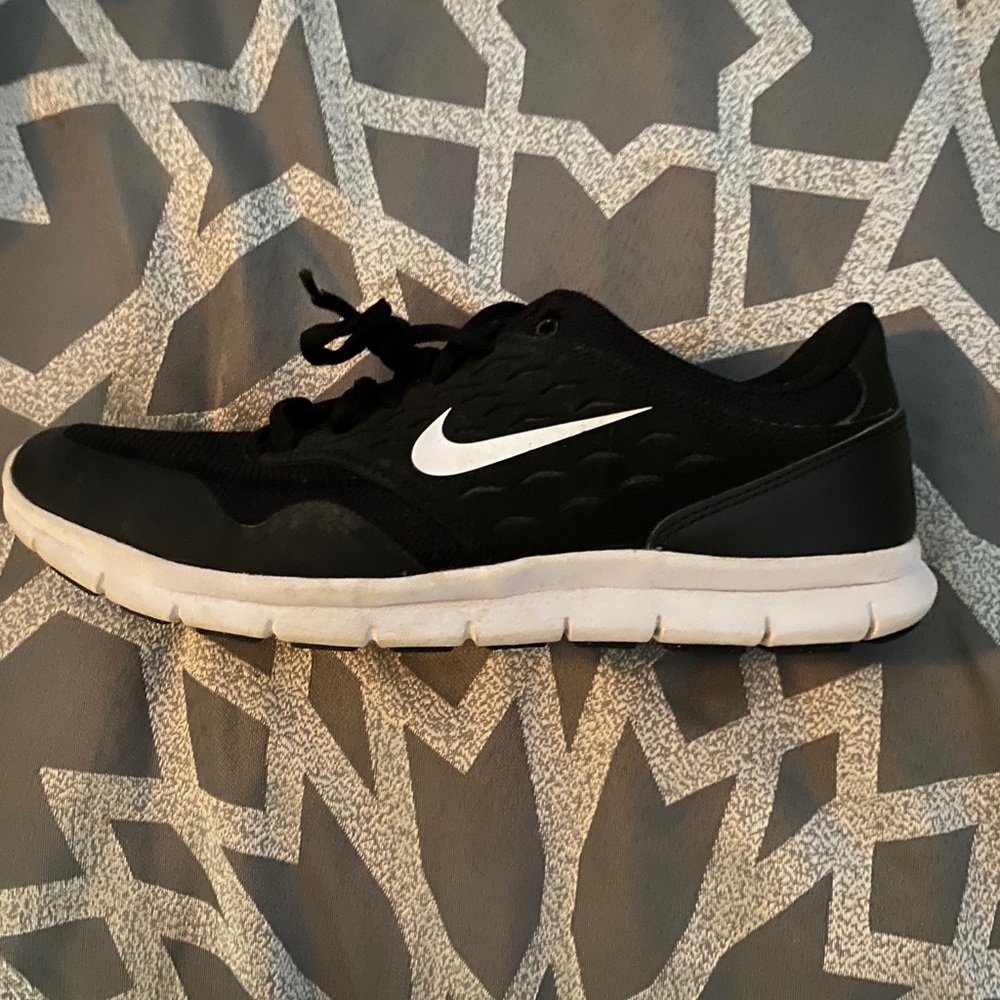 Women’s nike tennis shoes